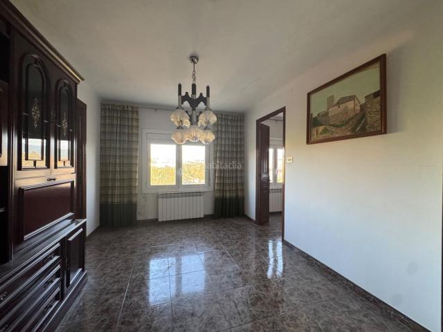 Casa en venta en Pira. Super oportunidad, posibilidad de dos viviendas, impresionante casa con gran jardin, dos garajes en centro del pueblo, amplitud. Casas.