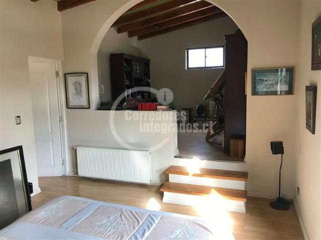 Casa en venta en Pirque | 5 dormitorios por 15900.00 en Pirque