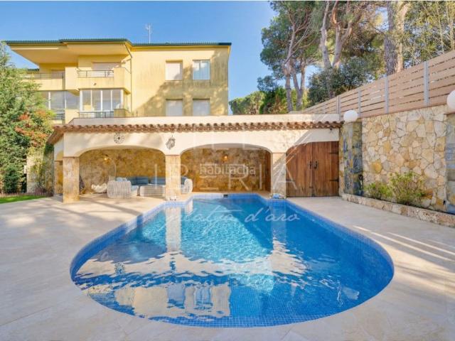 Casa en venta en Platja d´Aro, Fenals Costa Brava. CASA UNIFAMILIAR CON PISCINA EN EL CENTRO DE PLATJA DARO. Casas Platja.