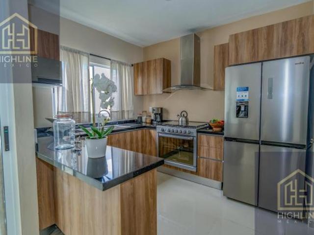 Casa en Venta en Playa del Carmen de 3 habitaciones con Alberca y Gym ideal para Retiro