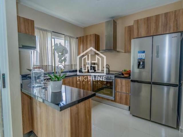 Casa en Venta en Playa del Carmen de 3 habitaciones con Alberca y Gym ideal para Retiro