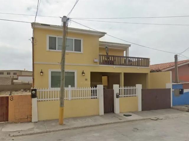 CASA EN VENTA EN PLAYA ROSARITO