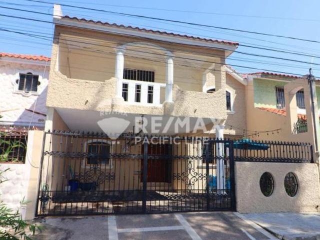CASA EN VENTA EN PLAYA SUR 4