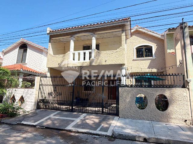 CASA EN VENTA EN PLAYA SUR