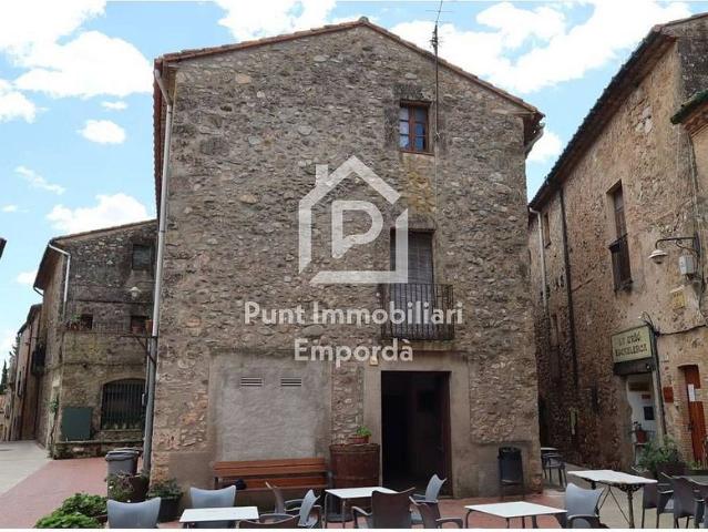 Casa en venta en plaza Major, Boadella d´Empordà, de 300 m² 4 habitaciones por 290.000