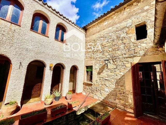 Casa en venta en plaza Catalunya, Castellgalí, de 461 m² 4 habitaciones por 495.000