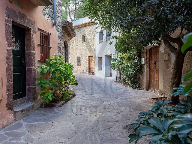 Casa en venta en plaza De L'església, Argentera, l´, de 230 m² 5 habitaciones por 210.000