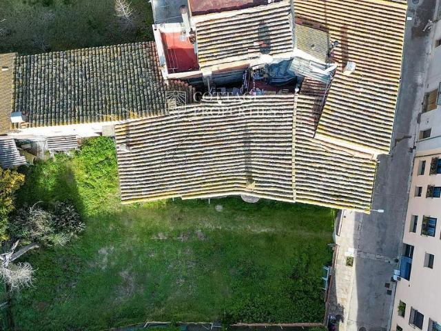 Casa en venta en plaza De L'església, Cornellà del Terri, de 500 m² 8 habitaciones por 375.000