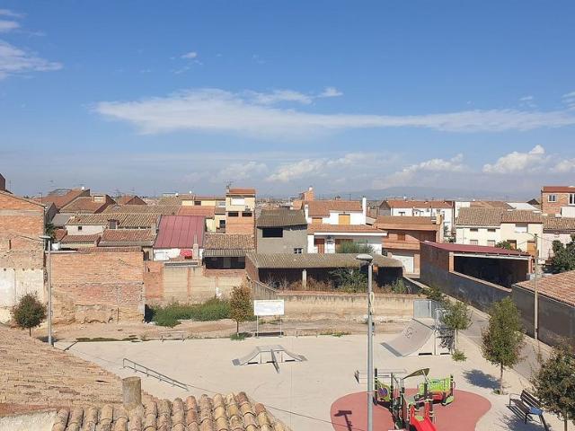 Casa adosada en venta en plaza Dr Soler, Térmens, de 393 m² 4 habitaciones por 120.000