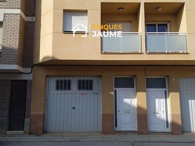 Casa en venta en plaza Els Pagesos, Torrebesses, de 157 m² 3 habitaciones por 138.000