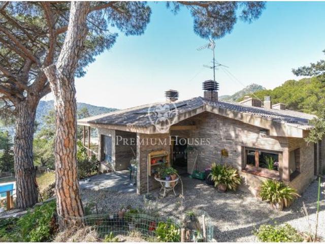 Casa en venta en plena montaña con piscina y vistas al mar en Cabrera de Mar