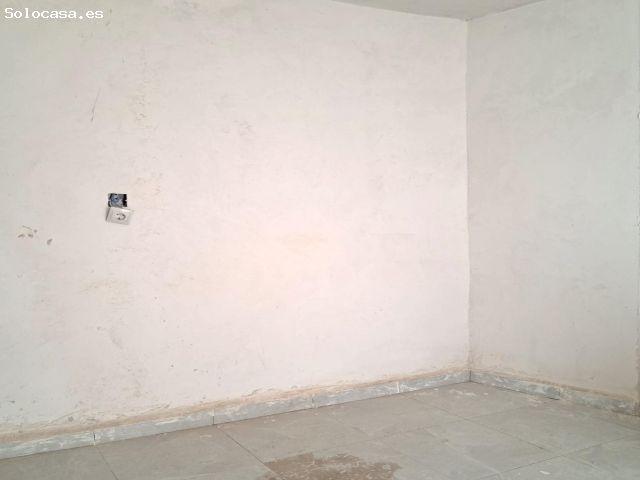 Casa en venta en pleno centro de Requena con patio al fondo