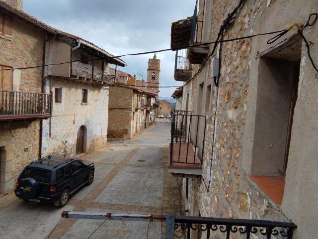 Masía en venta en Pobla de Benifassà la. Casa de pueblo en el Ballestar para reformar. Masías Pobla de Benifassà.