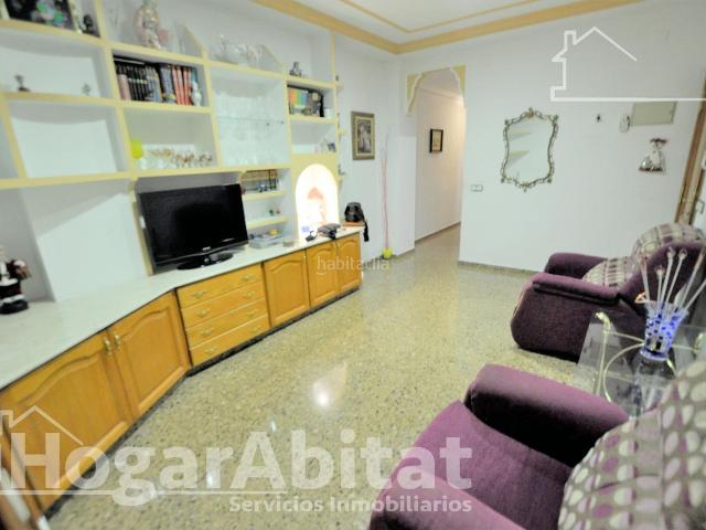 Casa en venta en Pobla de Vallbona la, Núcleo Urbano. CASA AMPLIA Y LUMINOSA CON TRES TERRAZAS Y GRAN GARAJE, EN EL CENTRO. Casas Pobla de Vallbona.