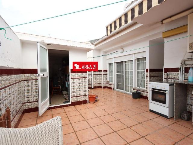 Casa en venta en Pobla de Vallbona la, Núcleo Urbano. CASA DE PUEBLO DE RECIENTE CONSTRUCCIÓN CON GARAJE. Casas Pobla de Vallbona.
