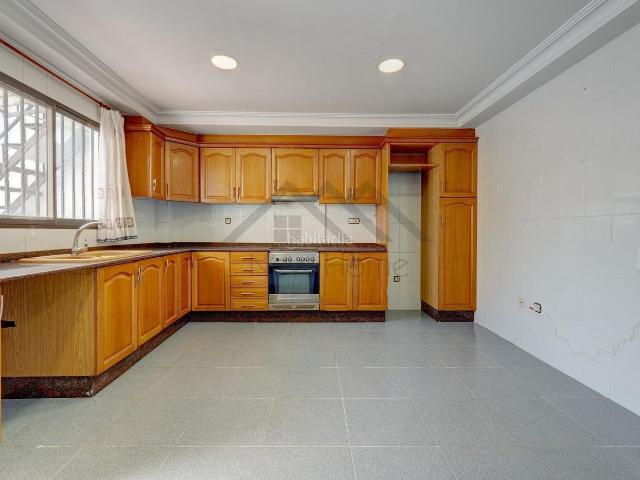 Casa en venta en Pobla de Vallbona la, Núcleo Urbano. Amplia casa de pueblo en pleno corazón del municipio!. Casas Pobla de Vallbona.
