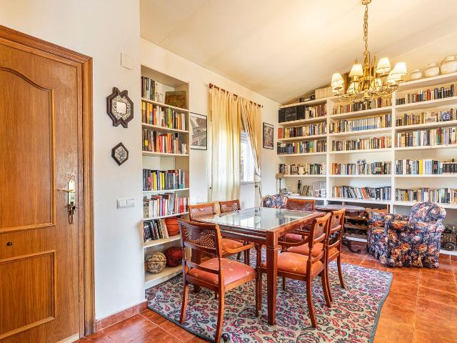 Casa en venta en Pobla de Vallbona la, Pla dels Aljubs. Casa en venta en La Pobla de Vallbona con 4 habitaciones y jardín, Valencia. Casas Pobla de Vallbona.