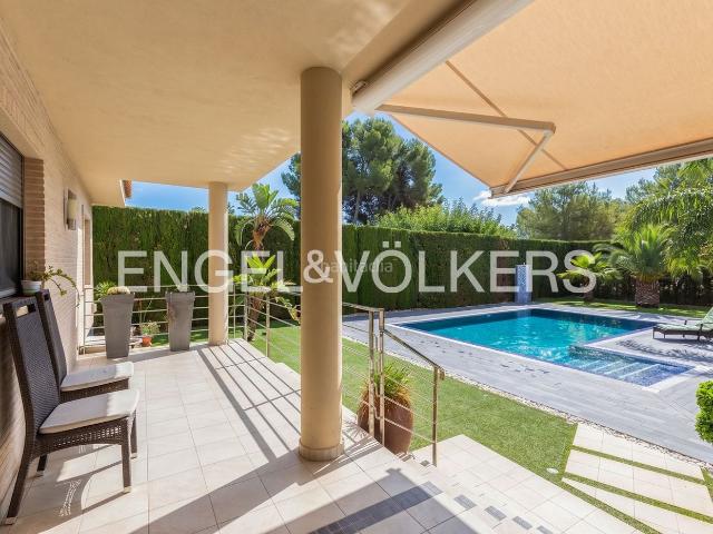 Casa en venta en Pobla de Vallbona la, Rascanya. MAGNÍFICA PROPIEDAD EN MONTECOLORADO. Casas Pobla de Vallbona.