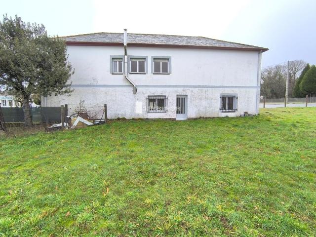 Casa en venta en Pobra de Trives A. Casa independiente con finca cerca de Manzaneda. Puebla de Trives. Casas Pobra de Trives.