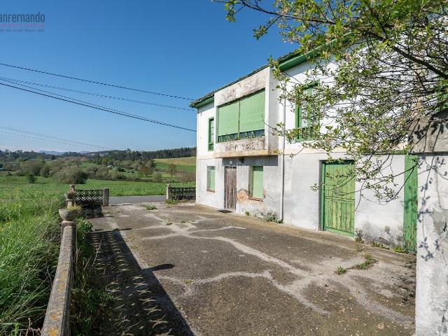Casa en venta en Polanco. Casa montañesa de piedra con amplísimo terreno en Polanco. Casas.