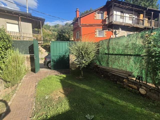 Casa en venta en Ponferrada, Área Rural Sur. SE VENDE CASA CON JARDIN EN VILLANUEVA DE VALDUEZA. Casas.
