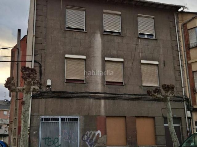 Casa en venta en Ponferrada, Flores de Sil La Placa. VENTA Casa Avenida La Cemba. Casas.