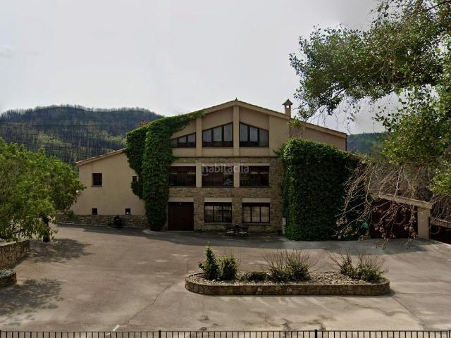 Casa en venta en Pont de Vilomara i Rocafort El. Masía exclusiva con 58 ha de terreno con piscina y espacios versátiles Ideal para vivienda o actividad profesional. Casas Pont de Vilomara i.