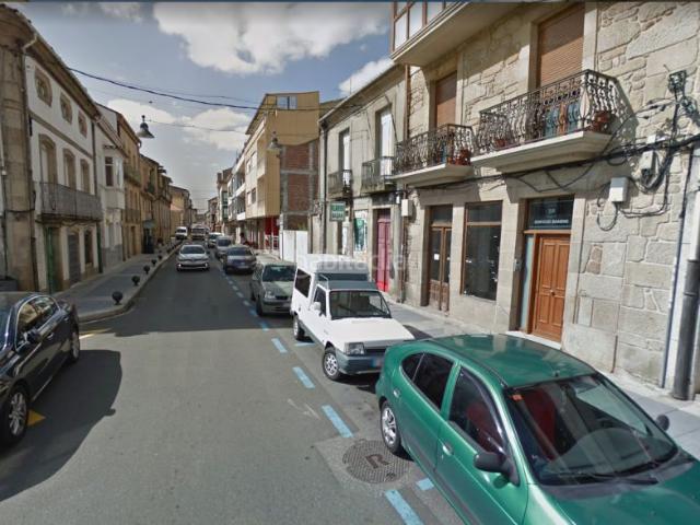 Casa en venta en Pontecesures. Se vende casa en el centro Pontecesures frente a la Iglesia, plaza de la plazuela. Cuenta con una superficie de 277m² construida e. Casas.
