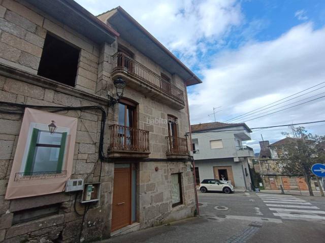 Casa en venta en Ponteareas. Oportunidad Única en el Corazón de Ponteareas Vivienda Reformada y Versátil Ubicación Estratégica y Comodidad. Casas.