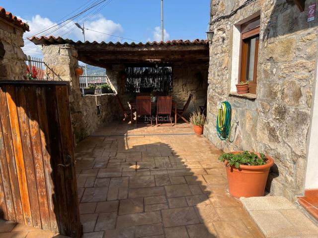 Casa en venta en Pontedeume. Magnífica casa de piedra completamente lista para entrar a vivir. Casas.