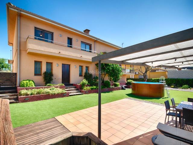 Casa en venta en Porqueres. Casa a Porqueres. Casas.