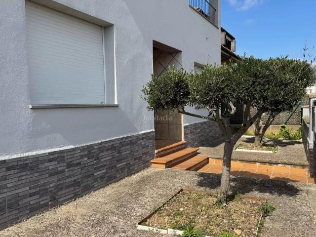 Casa en venta en Porqueres. Casa unifamiliar de obra nueva con jardín en Porqueres. Casas.