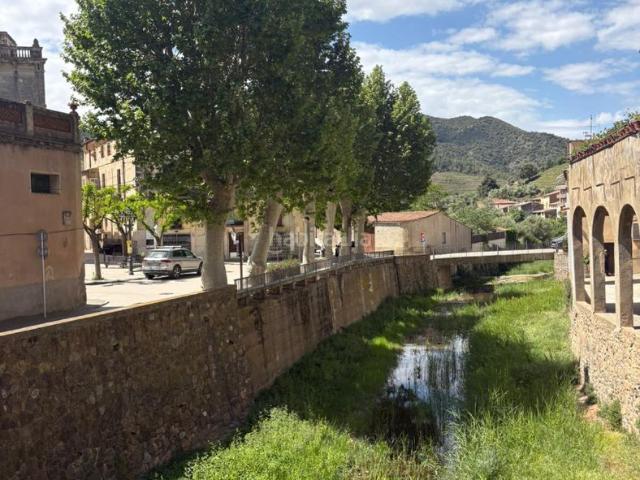 Casa en venta en Porrera. Casa con encanto en el centro de Porrera Gran potencial y ubicación privilegiada. Casas.