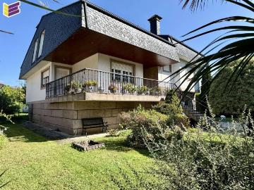 Casa en venta en Porriño O. Exclusivo chalet independiente en el centro de Porriño. Casas Porriño.