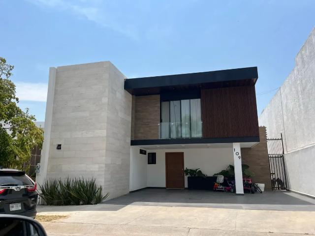 CASA EN VENTA EN PORTA FONTANA