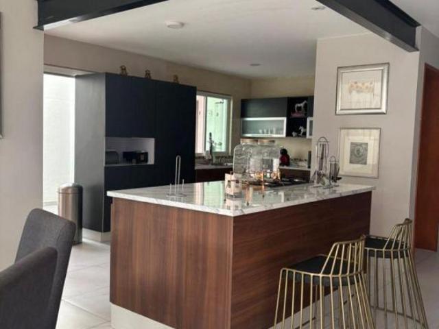 Casa en Venta en Portafontana, de 4 recámaras