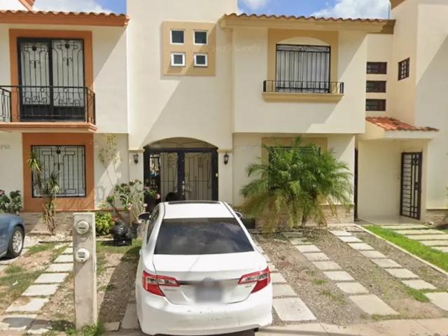 Casa en venta en Portalegre, Culiacán con amplios espacios y ubicación estratégica