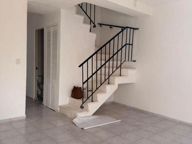 Casa en venta en Porto Bello SM 55 | 3 recámaras + estudio | Ubicación céntrica en Cancún