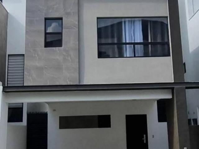 Casa en venta en Porto Cumbres, sector Florencia, excelente ubicacion arriba de Leones