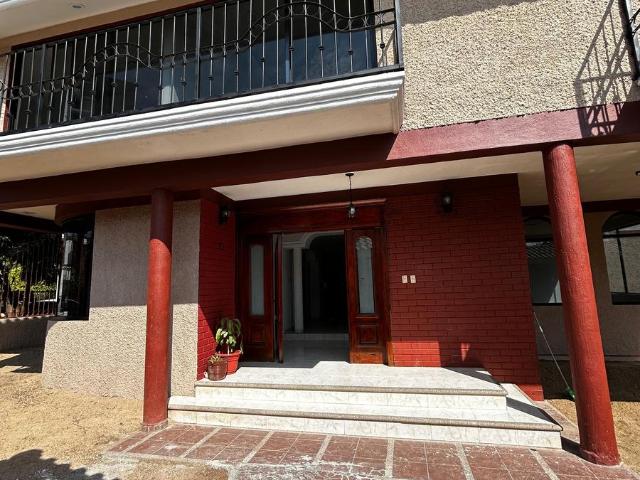 CASA EN VENTA EN FRACC. PORTONES DEL CARMEN