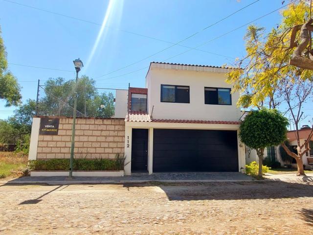 CASA EN VENTA EN PORTONES DEL CARMEN