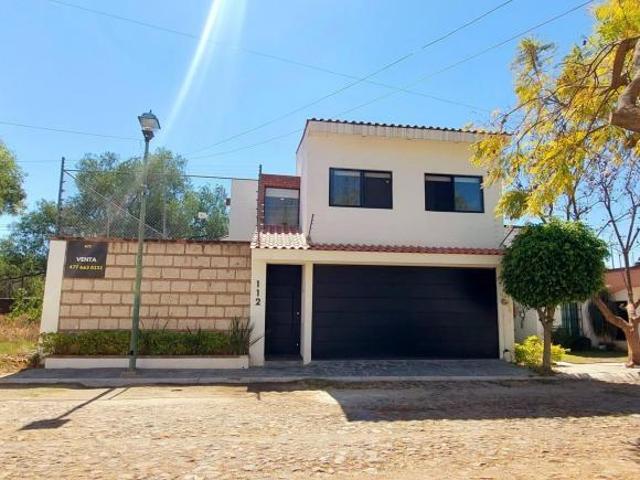 CASA EN VENTA EN PORTONES DEL CARMEN