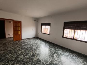 Casa en venta en Porzuna. Casa Chalet independiente En venta Calle Cristóbal Colón, Porzuna. Casas.