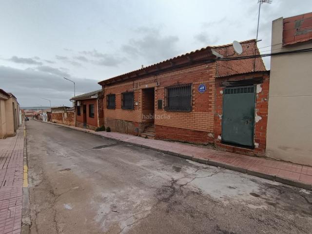 Casa en venta en Porzuna. Casa Chalet independiente En venta Calle Cristóbal Colón, Porzuna. Casas.