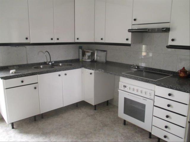 Casa en venta en Poveda de las Cintas. SE VENDE CASA CON PATIO Y CON GARAJE EN POVEDA DE LAS CINTAS EN PERFECTO ESTADO. Casas Poveda de las.