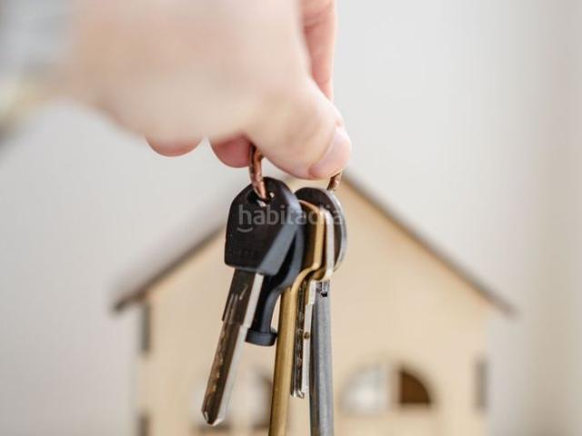 Casa en venta en Pozuelo de Calatrava. CASA DE LUJO A MENOS DE 10 MINUTOS DE CIUDAD REAL.Las viviendas disponen de 4 dormitorios, 3 baños, patio, terraza y garaje. Casas Pozuelo de.