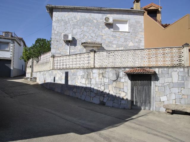 Casa en venta en Pozuelo de Zarzón. Se vende casa en la provincia de Cáceres. Casas Pozuelo de.