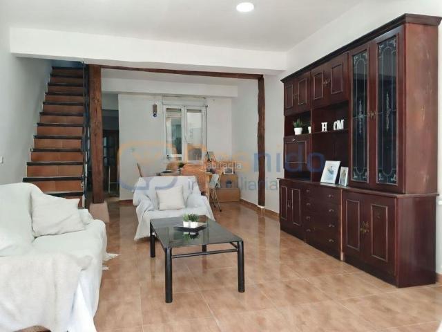 Casa en venta en Prádena. CASA DE PUEBLO A RESTAURAR en PRÁDENA SEGOVIA de TRES HABITACIONES con TERRAZA, JARDIN, Y ALMACEN. Casas.