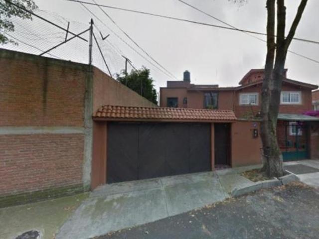 CASA EN VENTA EN PRADOS COYOACAN