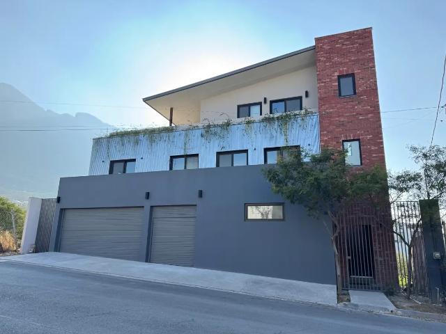 Casa en venta en Prados de la Sierra, San Pedro Garza García, Nuevo León